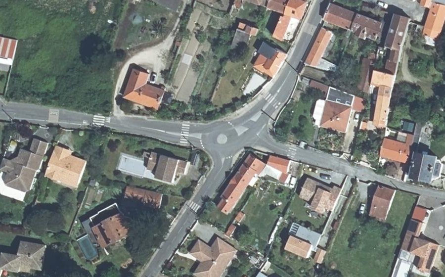 Vue aérienne du Rond-point anonyme n°891451780