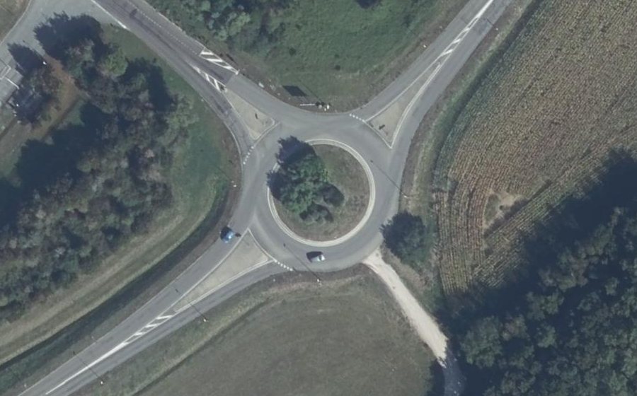 Vue aérienne du Rond-point anonyme n°89149868