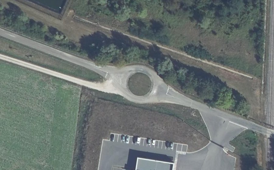 Vue aérienne du Rond-point anonyme n°89155101