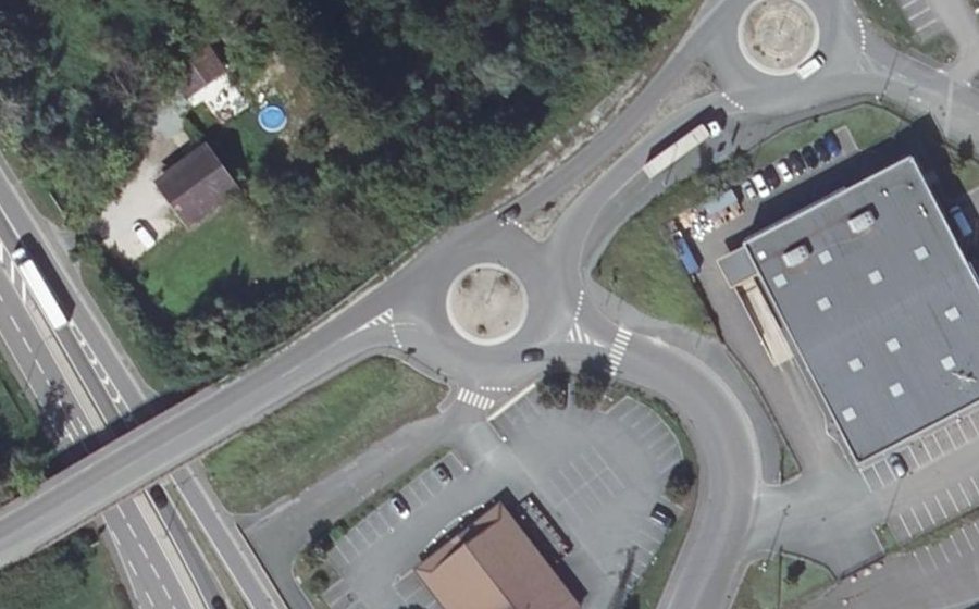 Vue aérienne du Rond-point anonyme n°89158130