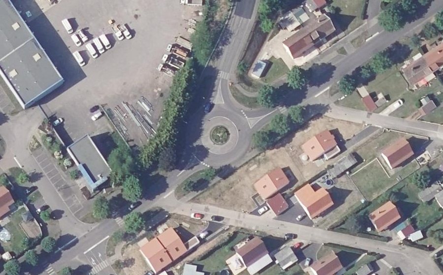 Vue aérienne du Rond-point anonyme n°89162122