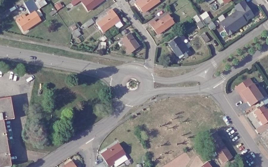 Vue aérienne du Rond-point anonyme n°89162218
