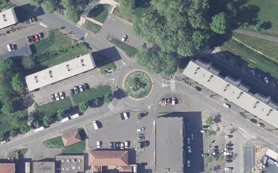 Vue aérienne du Rond-point anonyme n°89162233