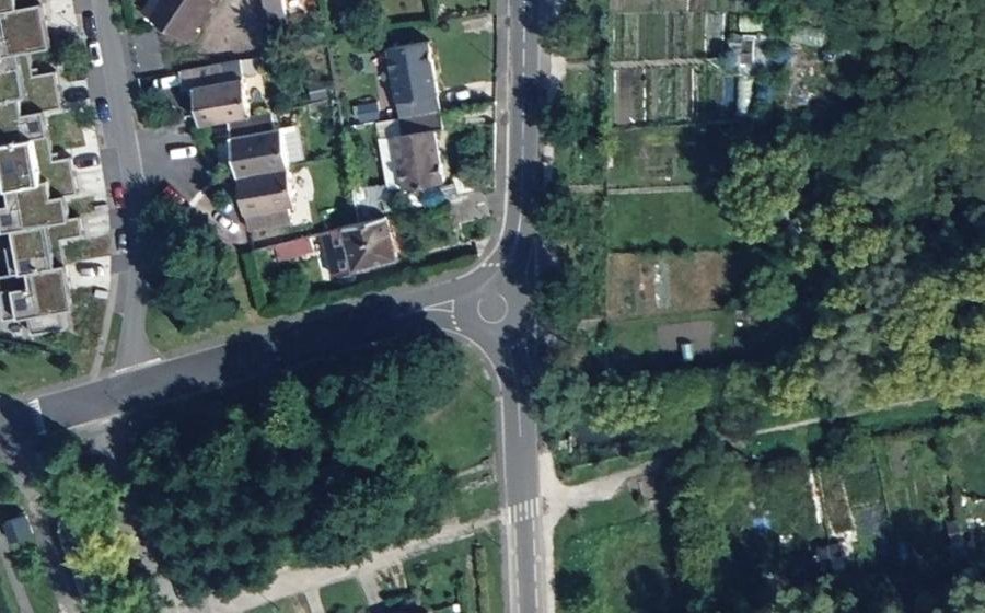 Vue aérienne du Rond-point anonyme n°891693061