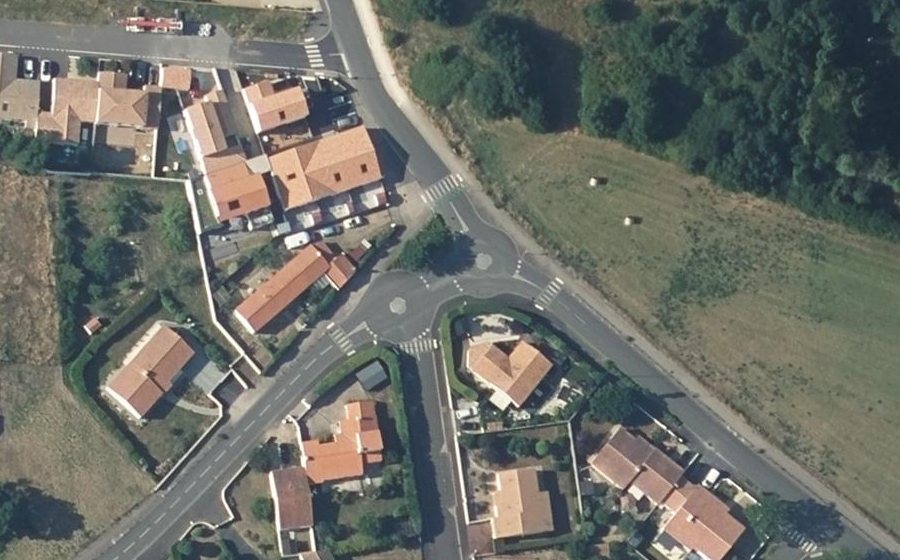 Vue aérienne du Rond-point anonyme n°89170108