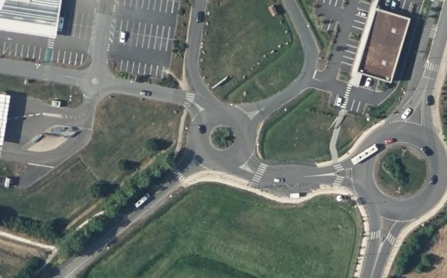Vue aérienne du Rond-point anonyme n°89170202