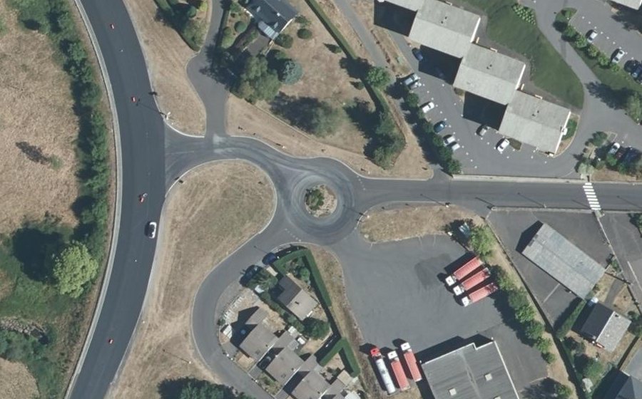 Vue aérienne du Rond-point anonyme n°891852818