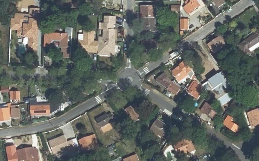 Vue aérienne du Rond-point anonyme n°892074167
