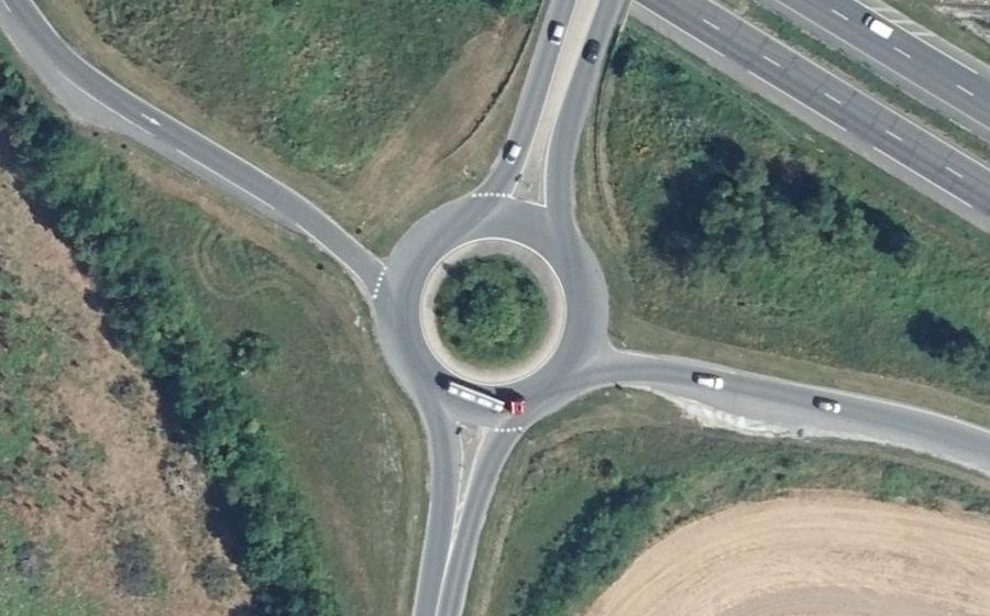 Vue aérienne du Rond-point anonyme n°89218813