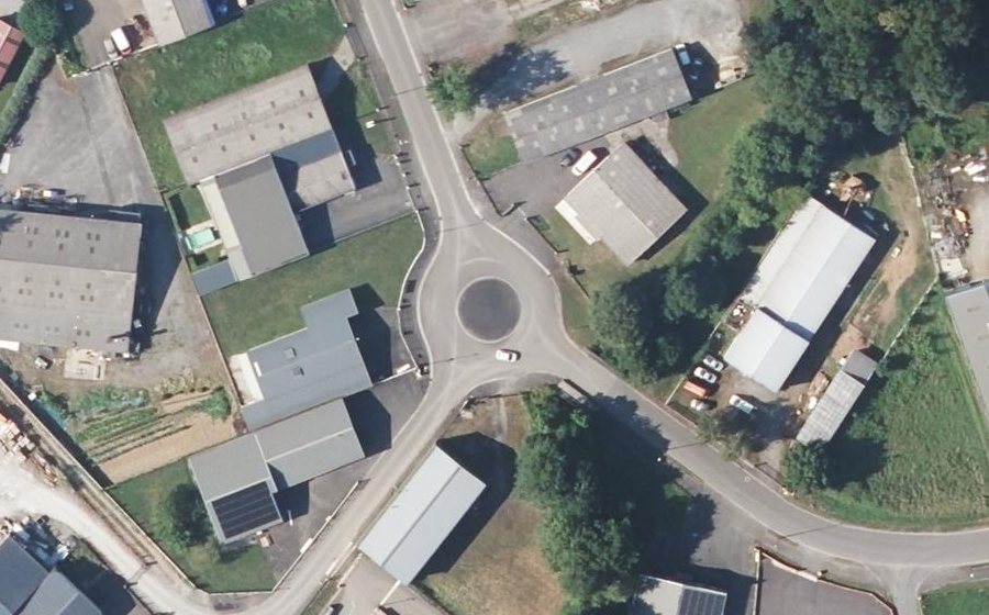 Vue aérienne du Rond-point anonyme n°892218638