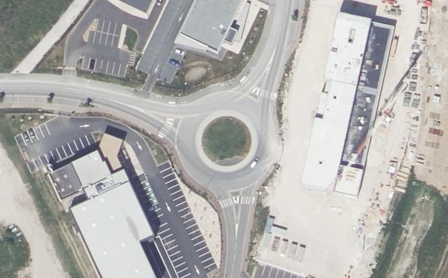 Vue aérienne du Rond-point anonyme n°892268596
