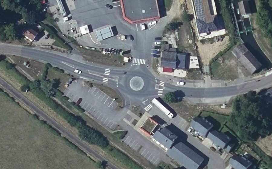 Vue aérienne du Rond-point anonyme n°892448150