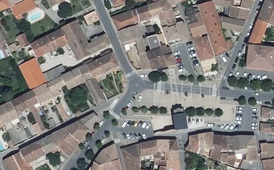 Vue aérienne du Rond-point anonyme n°892635406