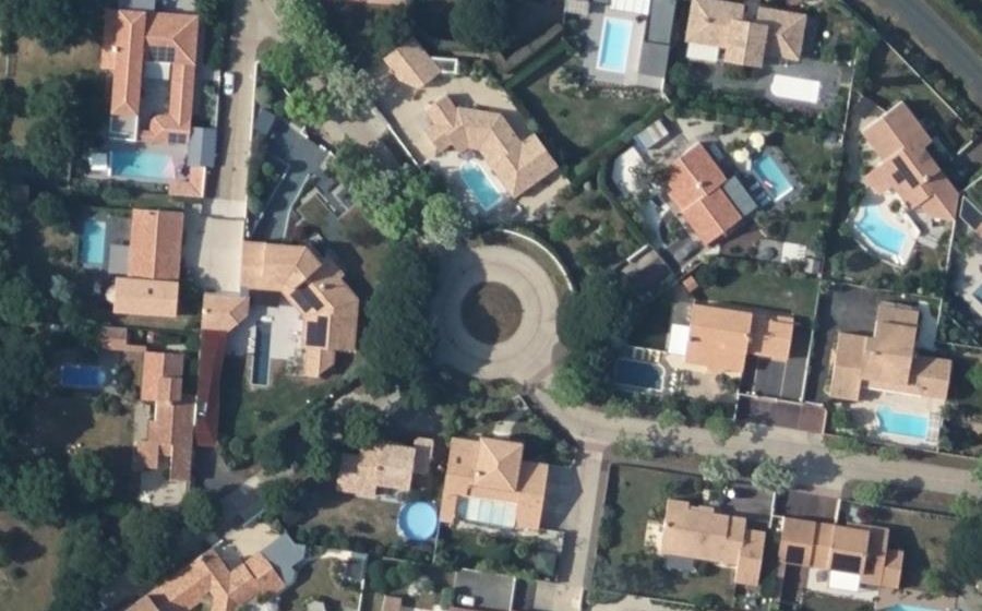 Vue aérienne du Rond-point anonyme n°89274288