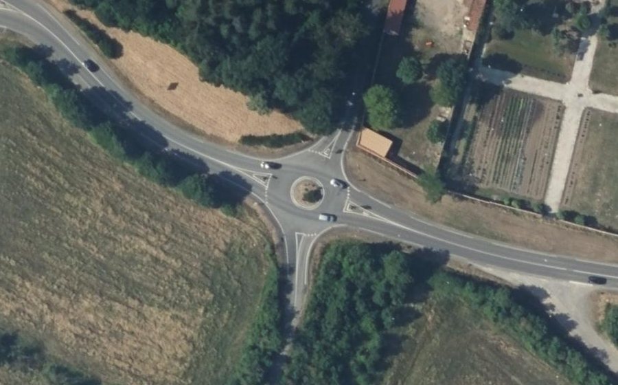 Vue aérienne du Rond-point anonyme n°89274341