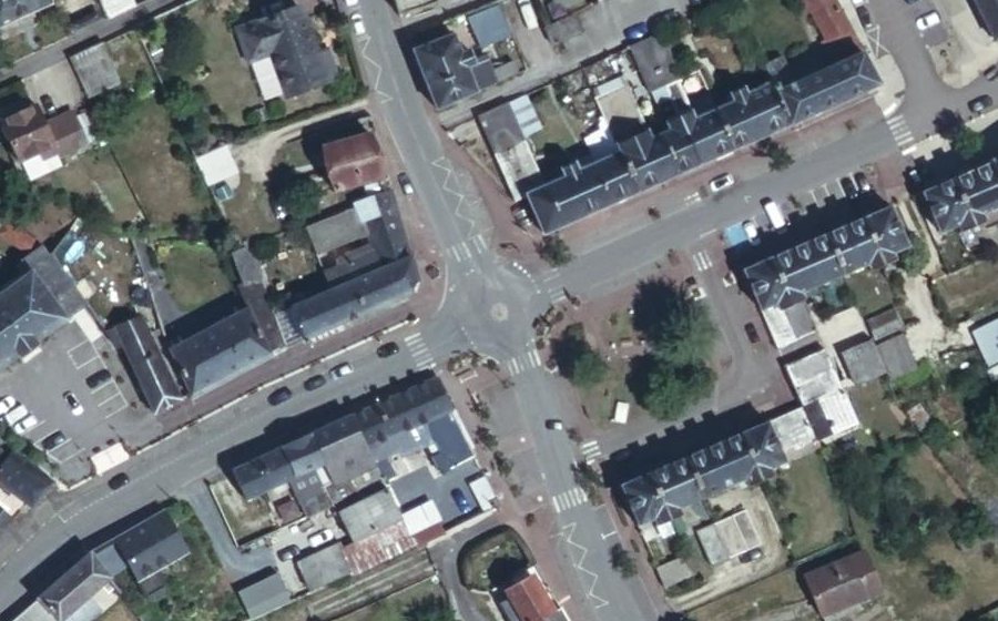 Vue aérienne du Rond-point anonyme n°892827718
