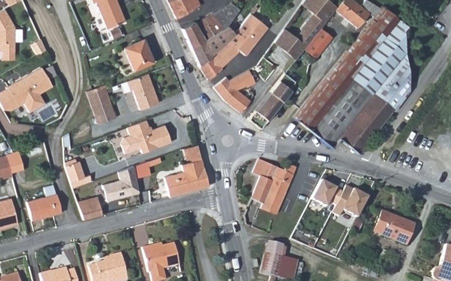 Vue aérienne du Rond-point anonyme n°89304869