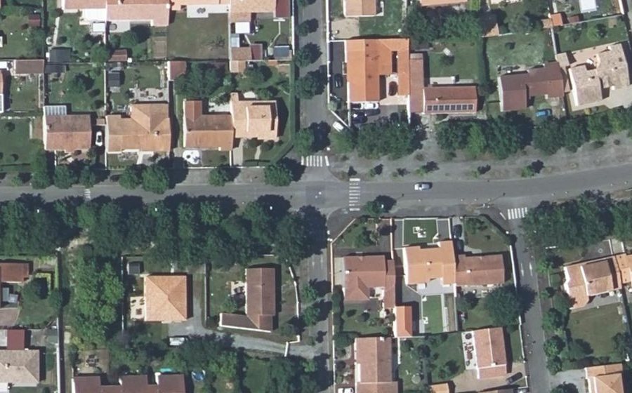 Vue aérienne du Rond-point anonyme n°89307410