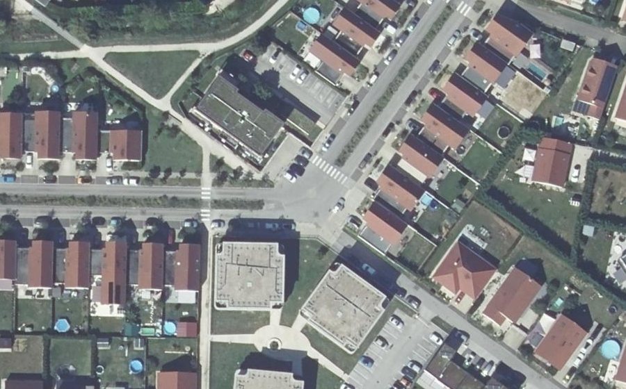 Vue aérienne du Rond-point anonyme n°893165037