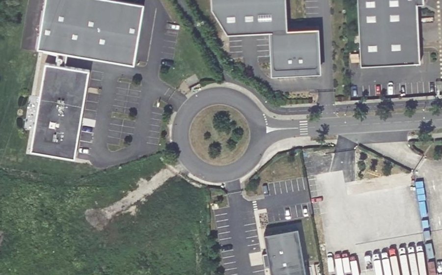 Vue aérienne du Rond-point anonyme n°89320619