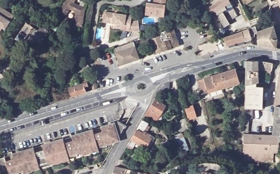 Vue aérienne du Rond-point anonyme n°89321141