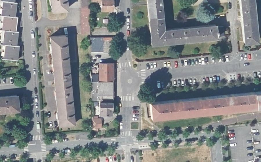 Vue aérienne du Rond-point anonyme n°893333982