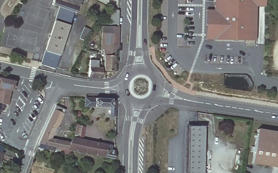 Vue aérienne du Rond-point anonyme n°893382532