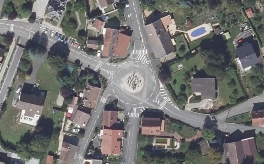 Vue aérienne du Rond-point anonyme n°89343056