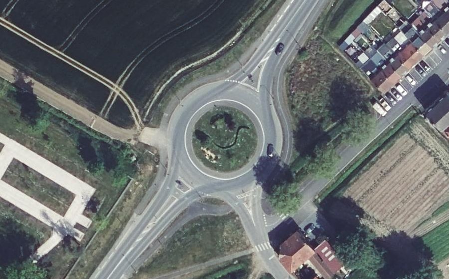 Vue aérienne du Rond-point anonyme n°893472941