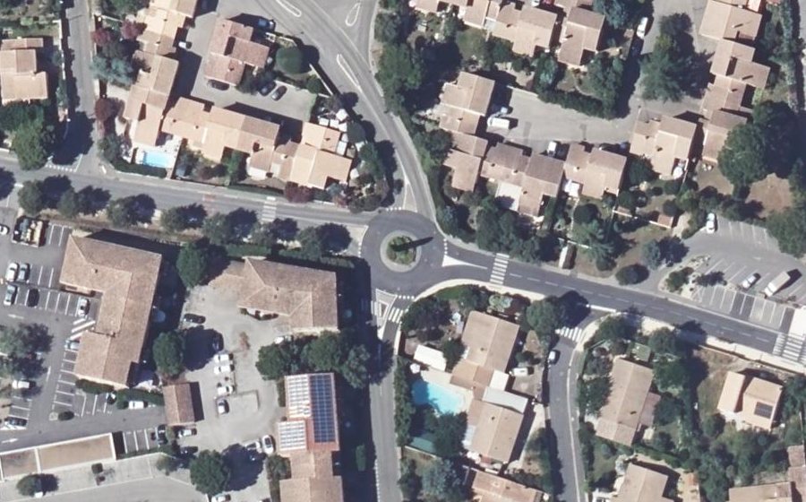 Vue aérienne du Rond-point anonyme n°89354094