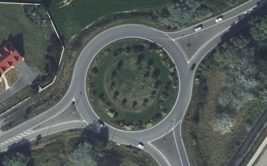 Vue aérienne du Rond-point anonyme n°89356020