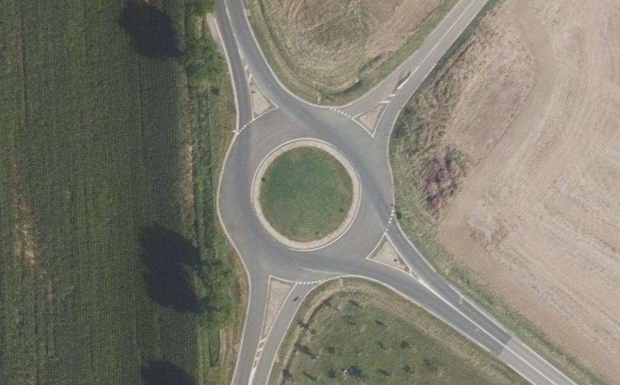 Vue aérienne du Rond-point anonyme n°893632084