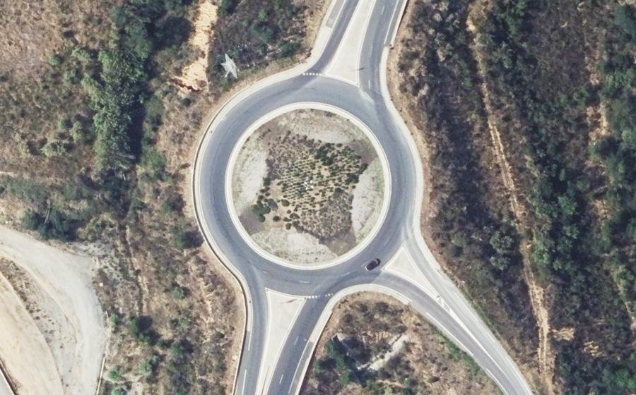 Vue aérienne du Rond-point anonyme n°89365919