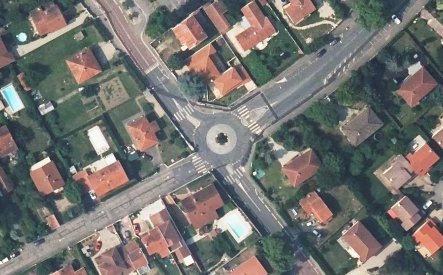 Vue aérienne du Rond-point anonyme n°89367143