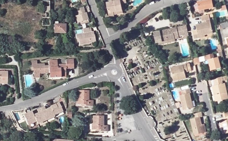 Vue aérienne du Rond-point anonyme n°89367571