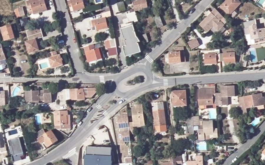 Vue aérienne du Rond-point anonyme n°89367572