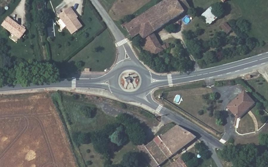 Vue aérienne du Rond-point anonyme n°893697814