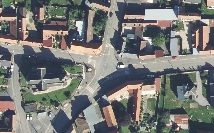 Vue aérienne du Rond-point anonyme n°893969473