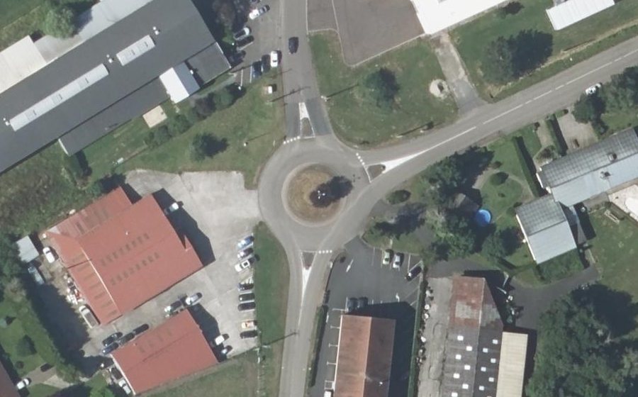 Vue aérienne du Rond-point anonyme n°89415880