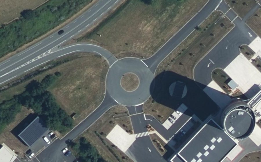 Vue aérienne du Rond-point anonyme n°894188954