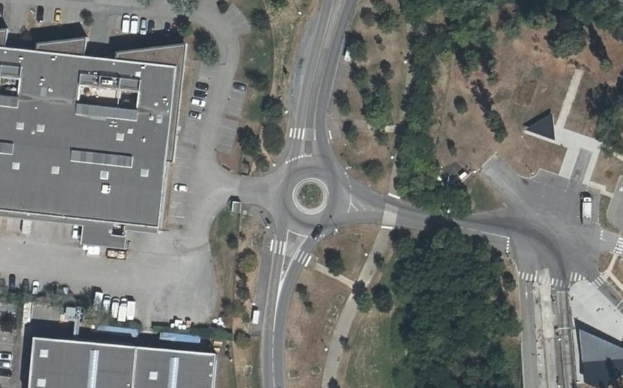 Vue aérienne du Rond-point anonyme n°89431863