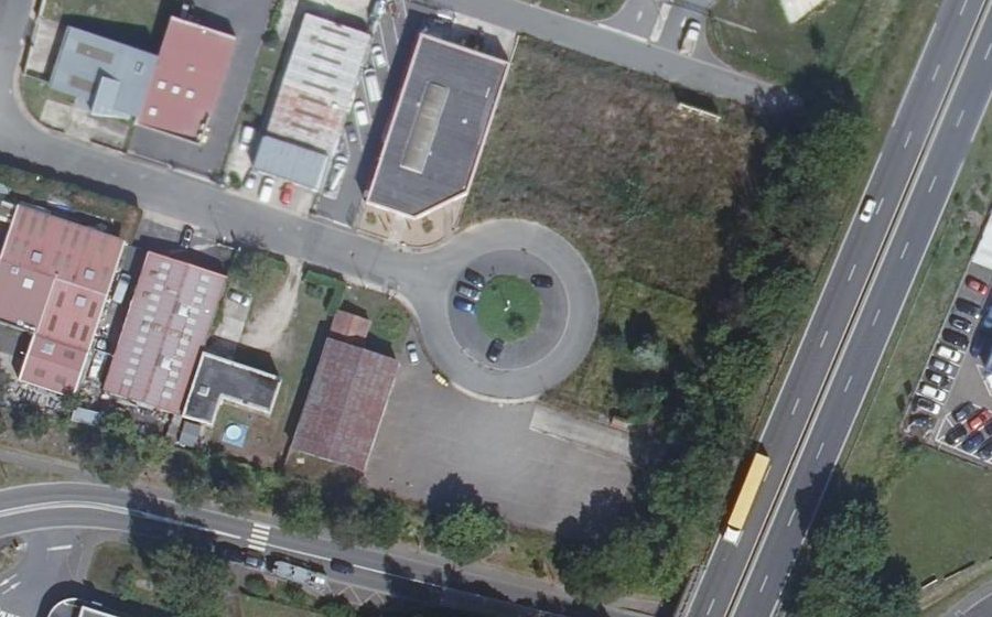 Vue aérienne du Rond-point anonyme n°89443229
