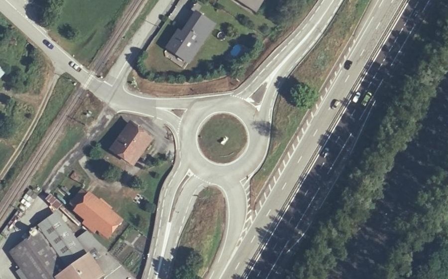Vue aérienne du Rond-point anonyme n°89448084
