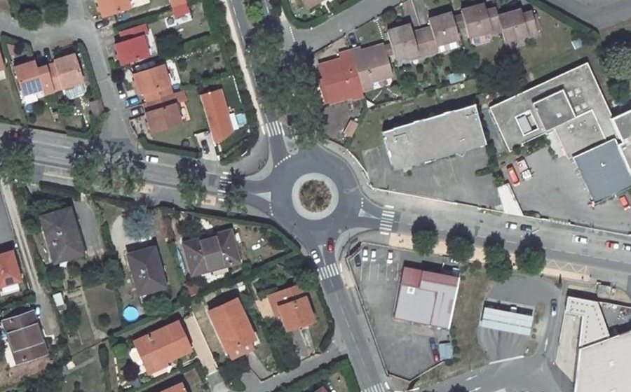 Vue aérienne du Rond-point anonyme n°89449488