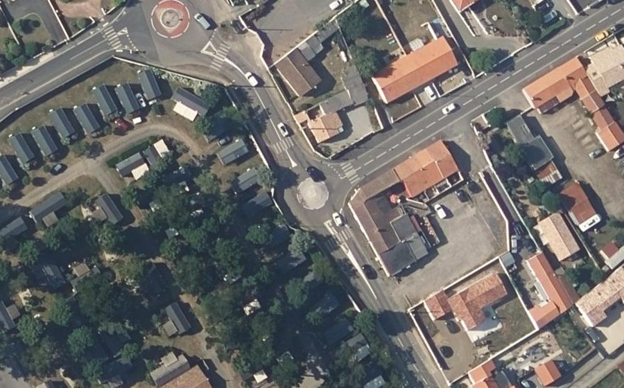 Vue aérienne du Rond-point anonyme n°89451272