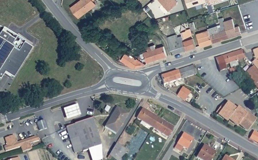 Vue aérienne du Rond-point anonyme n°894517236