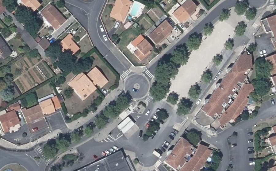 Vue aérienne du Rond-point anonyme n°894648090