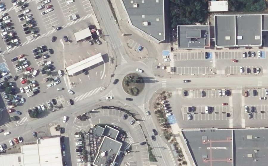 Vue aérienne du Rond-point anonyme n°894669186