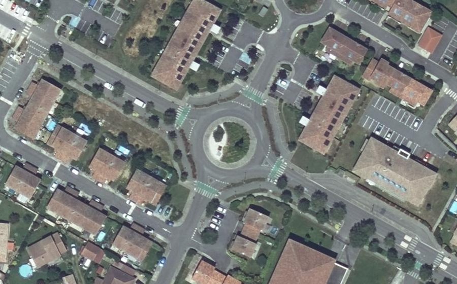 Vue aérienne du Rond-point anonyme n°89485846