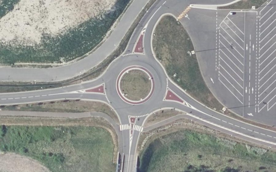 Vue aérienne du Rond-point anonyme n°894959372